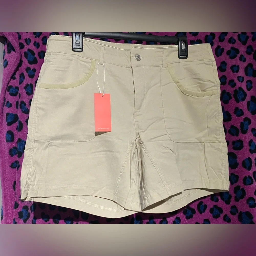 Flamingo khaki shorts 2XL NWT - Picture 1 of 2